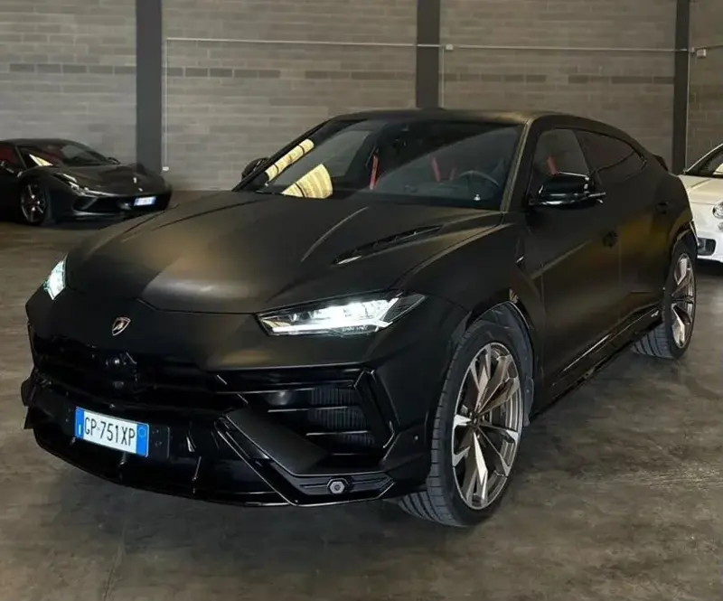 Lamborghini Urus Nero opaco · 650 CV · SUV 5 posti