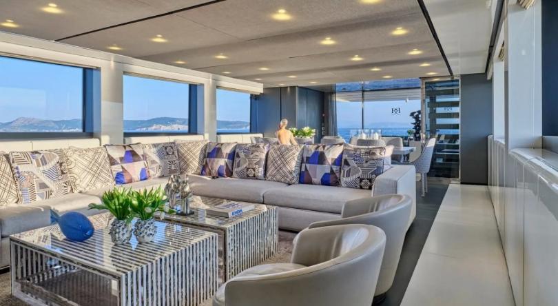 Sanlorenzo SL118 — salone vista mare